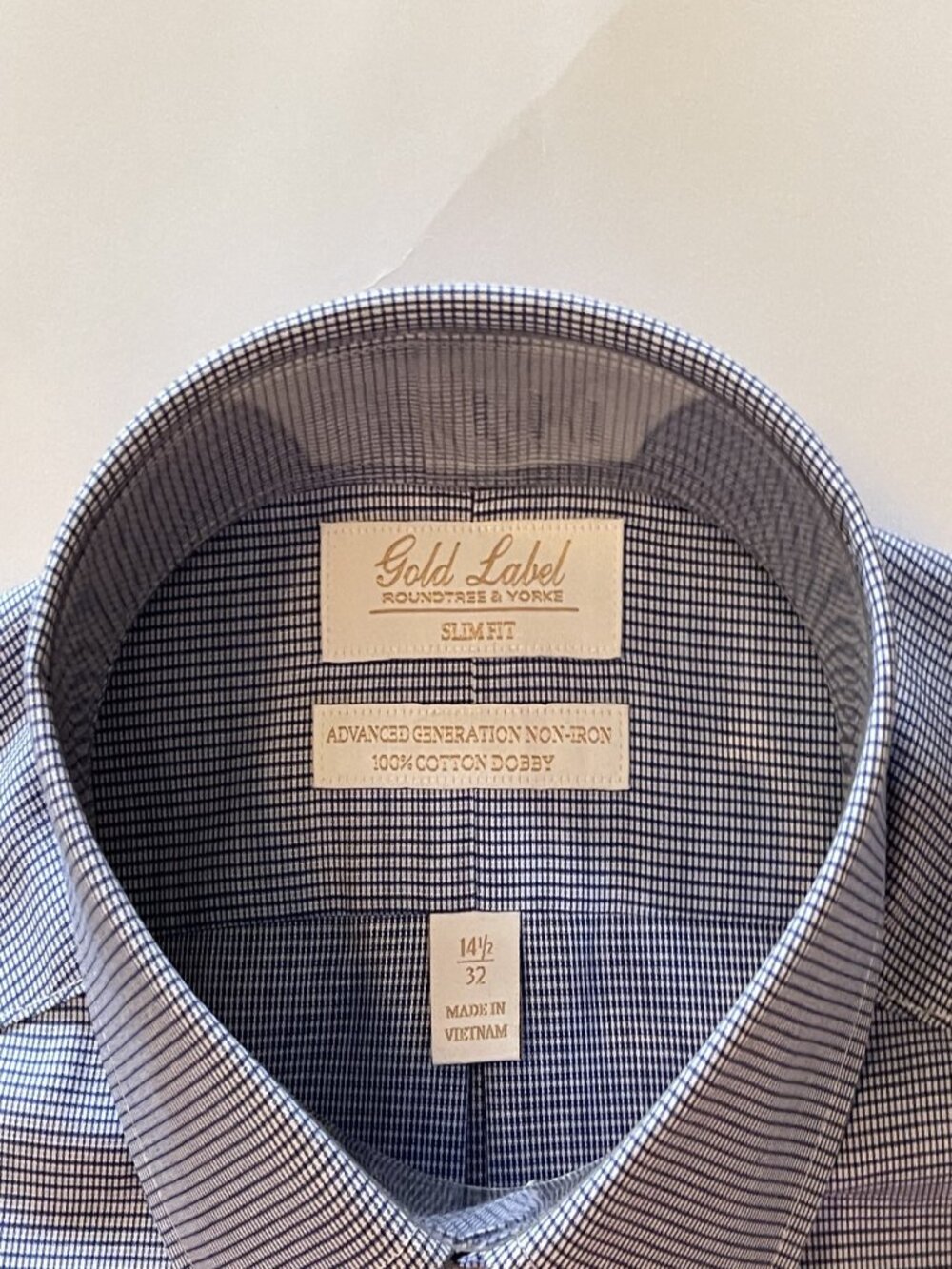 NWT Roundtree & Yorke Gold Label Slim Fit shirt, Neck size 14.5", 32" Sleeve - Picture 4 of 7